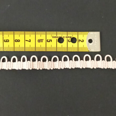 Lusjesband lichtroze 12mm voor knoopsluiting in bruidsmode met rekbare lusjes per meter 